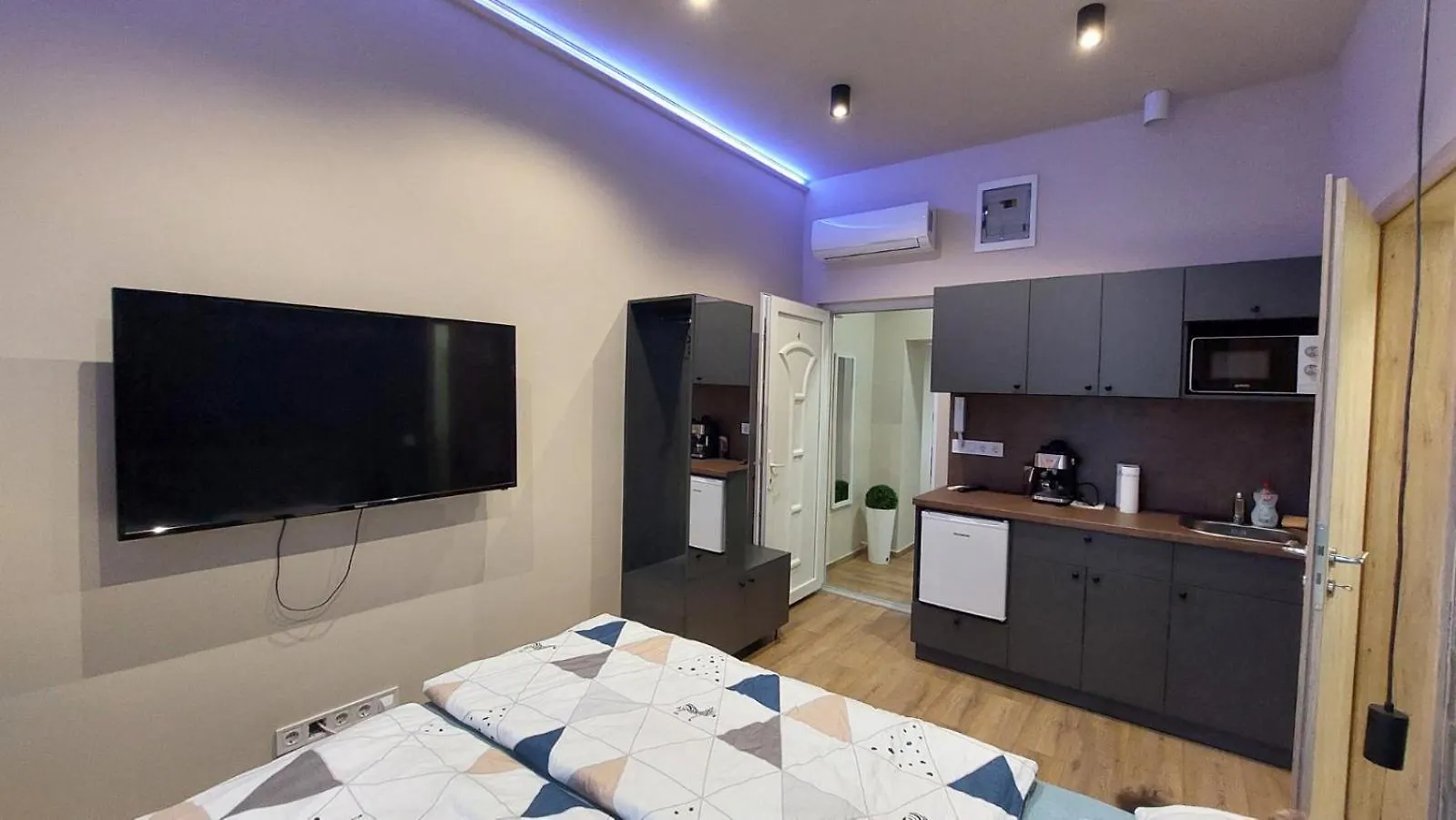 Foeldvary 3In1 Apartments Szeged 0*,